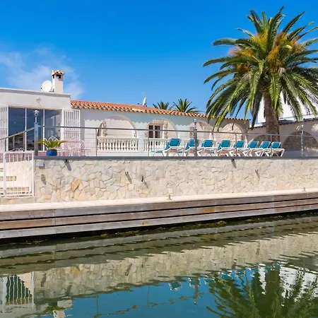 Villa Exceptional On Grand Canal - Heated Pool